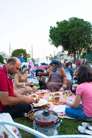 stefano majno istanbul turkey ramazan taksim square ramazan eating mosque.JPG